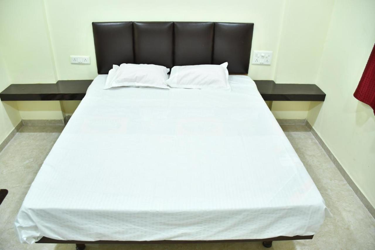 Hotel Kalika Residency - Akkalkot Akalkot Exteriör bild